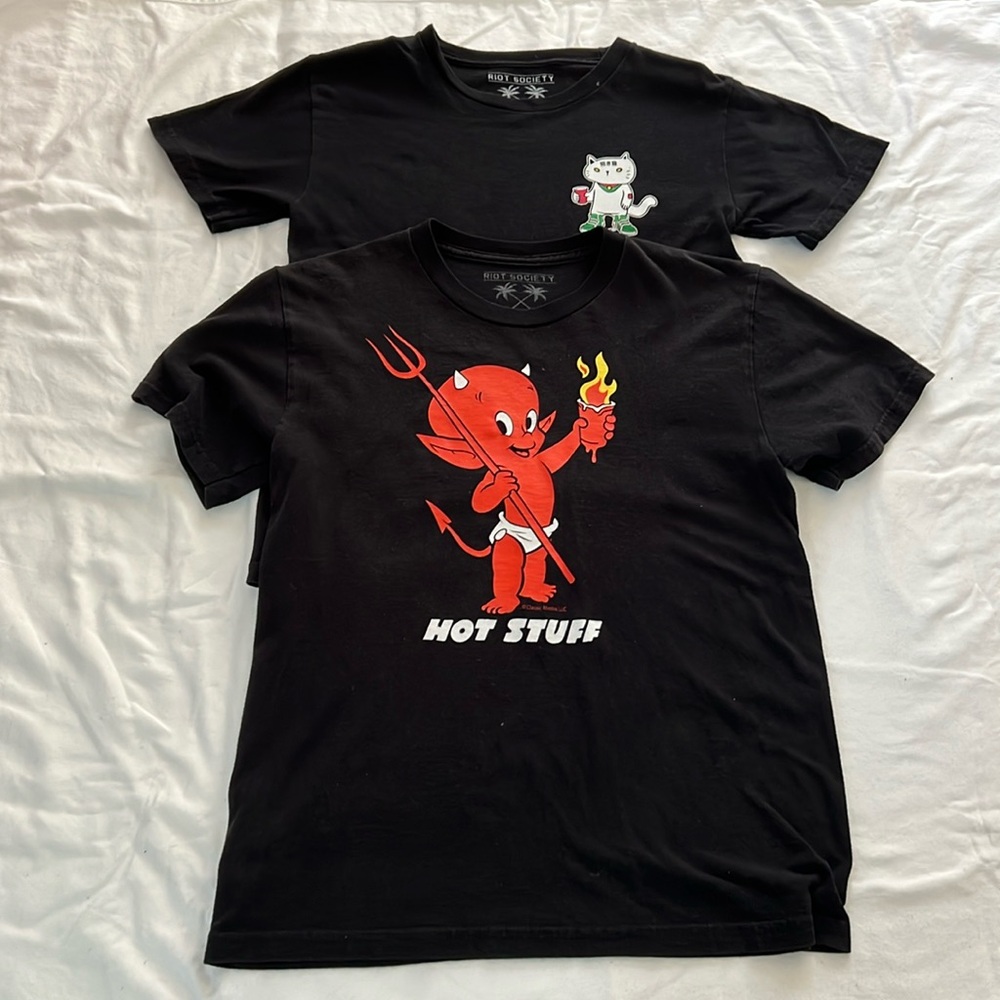 Riot society black teen shirts small cat medium  devil